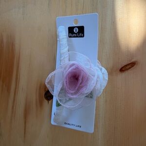 Source Unknown Pink and White Floral Hair Accessory
